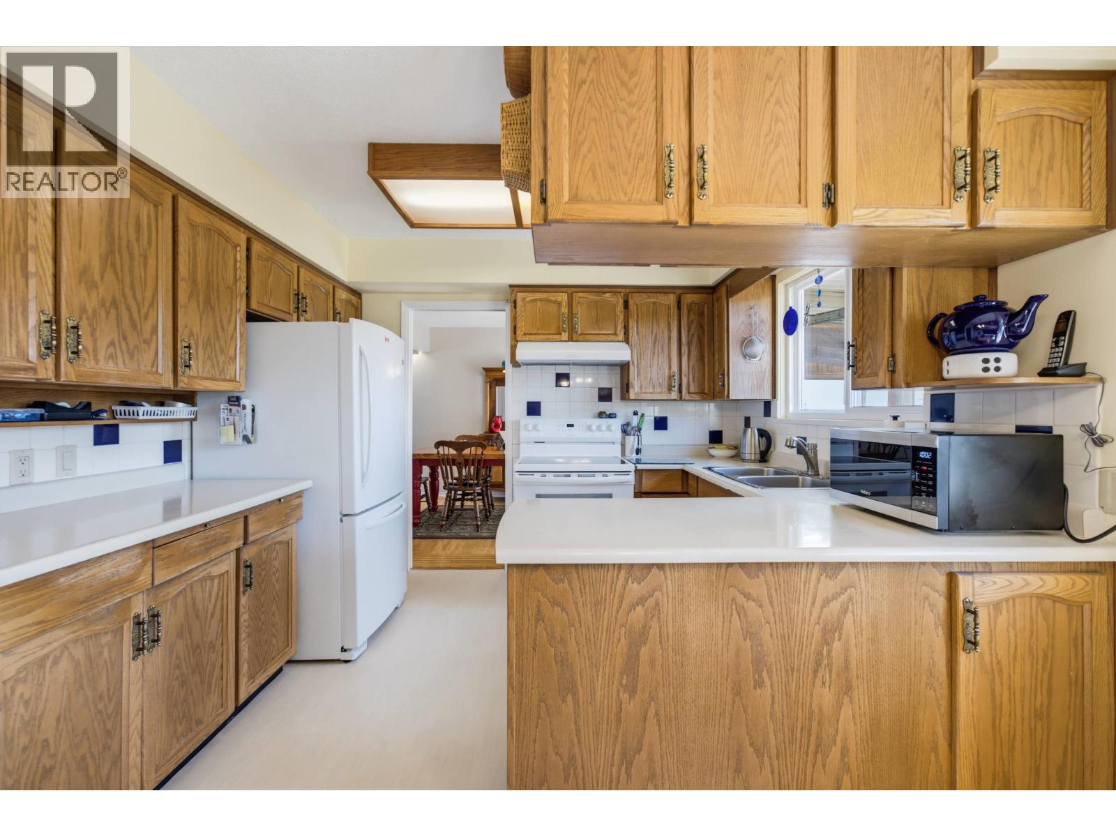 5247 57 Street Property Photo 8