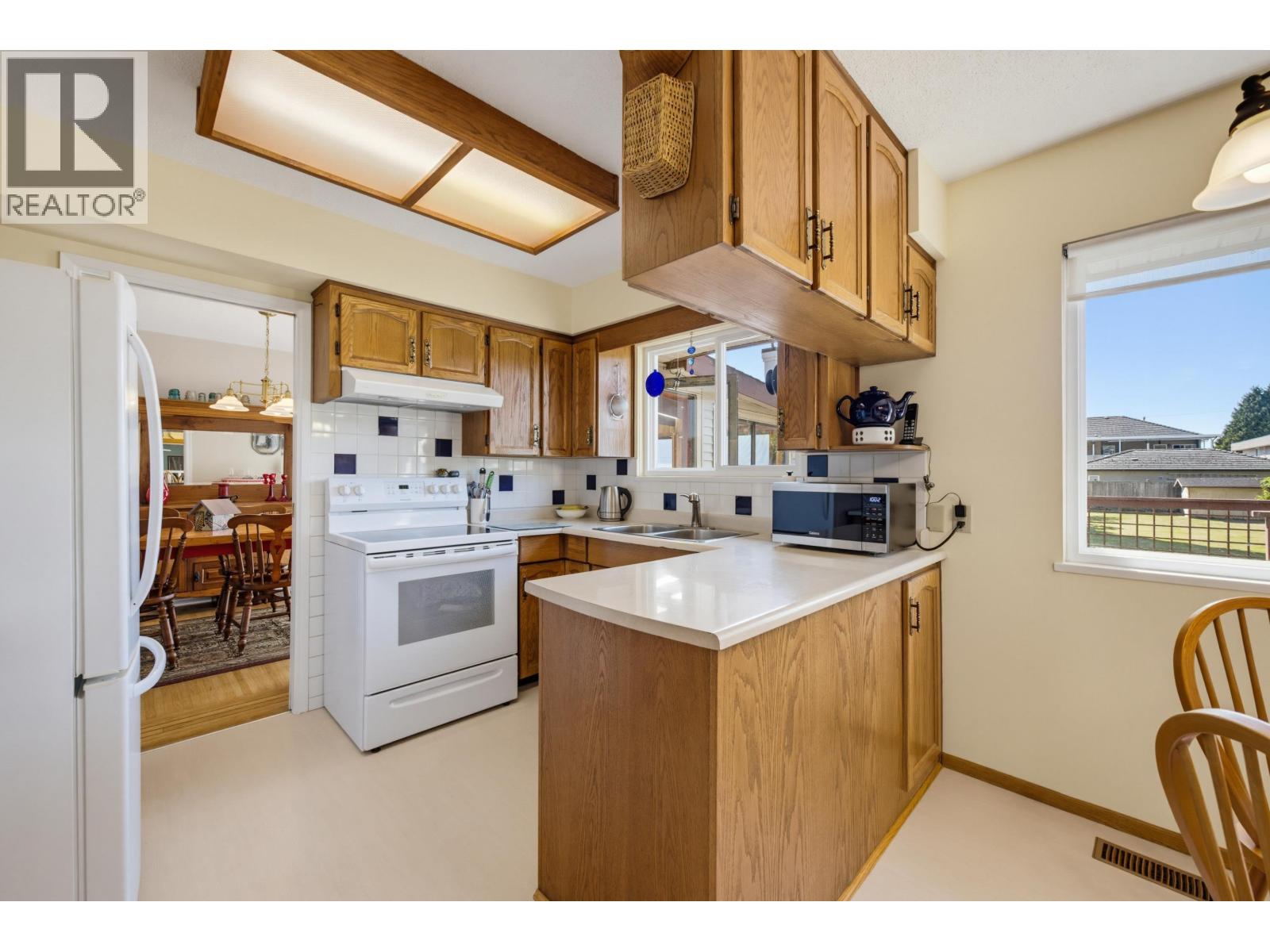 5247 57 Street Property Photo 9