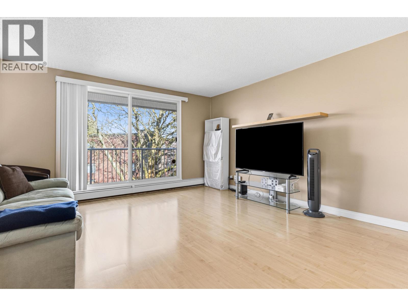 302 8870 Citation Drive Property Photo 3