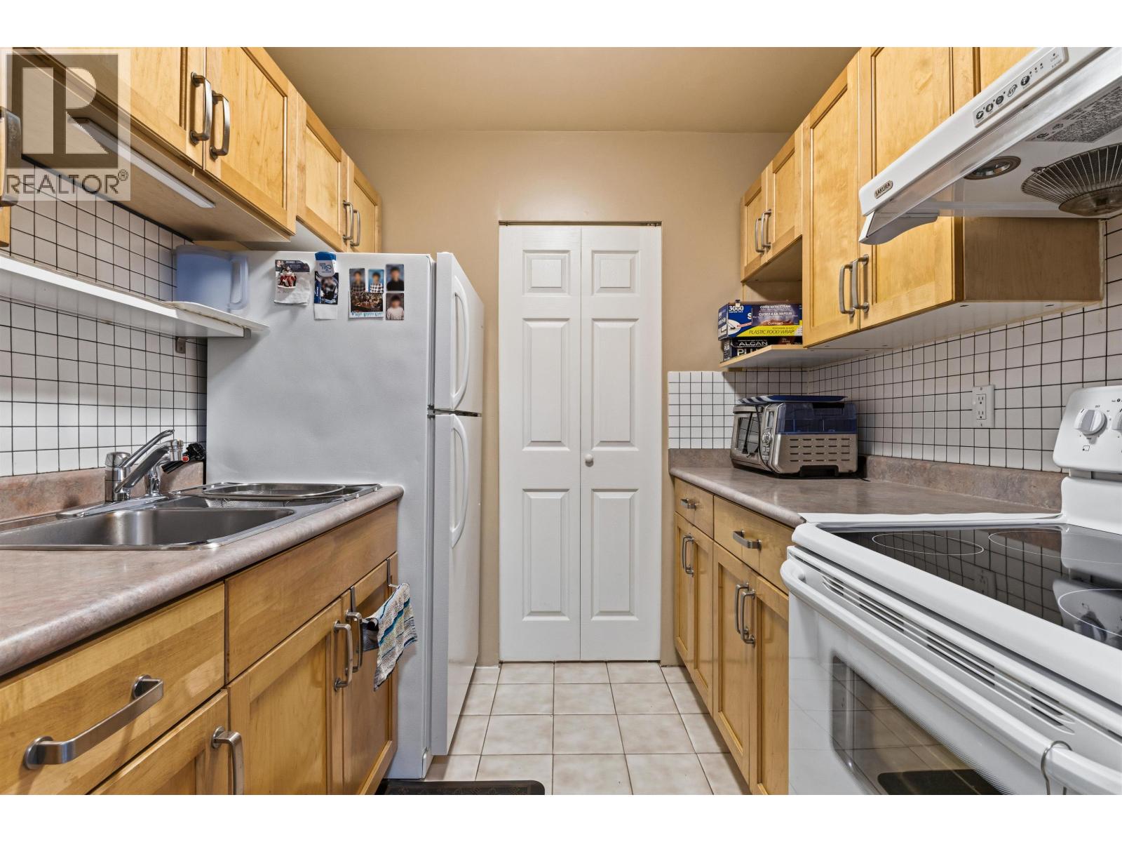 302 8870 Citation Drive Property Photo 5