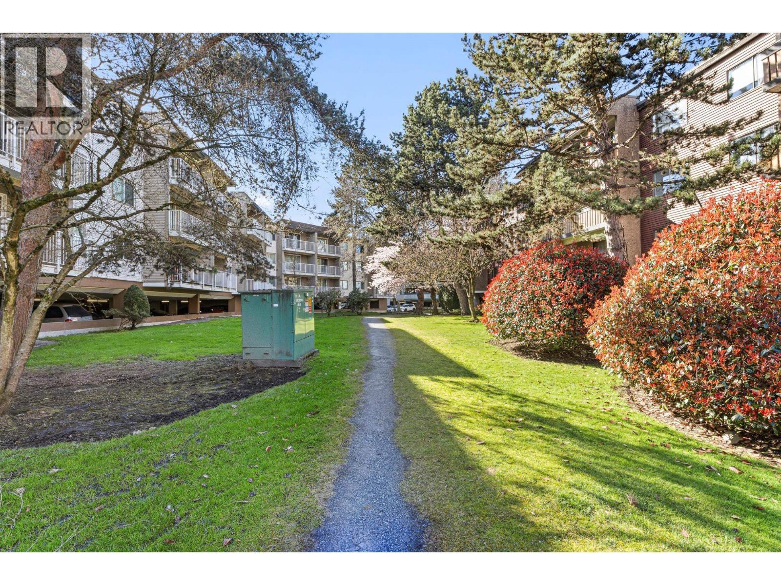 302 8870 Citation Drive Property Photo 11