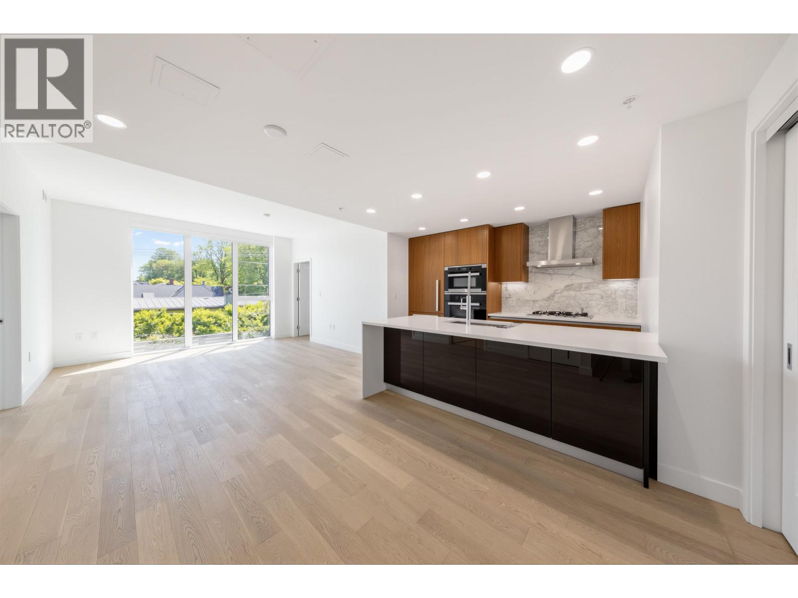 403 2888 Arbutus Street Property Photo 2