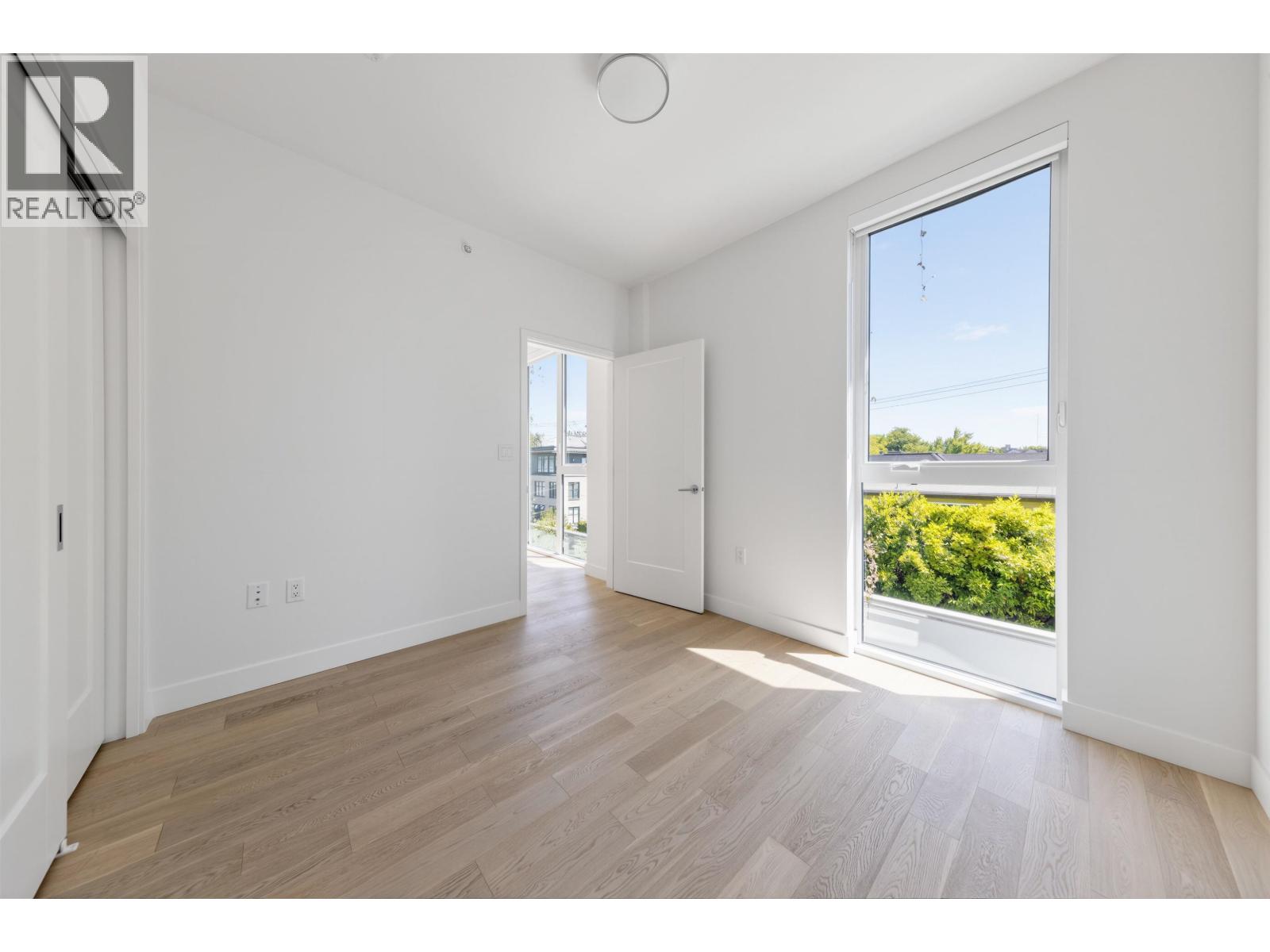 403 2888 Arbutus Street Property Photo 9