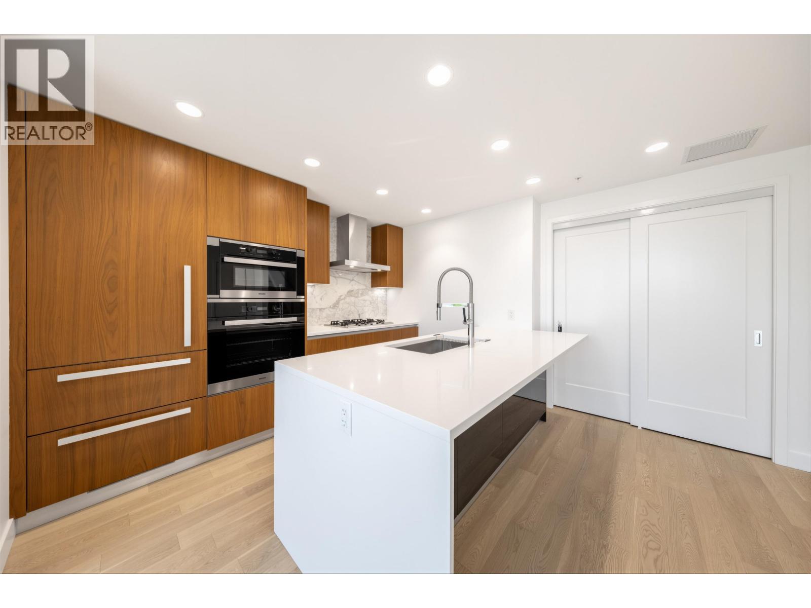 403 2888 Arbutus Street Property Photo 14