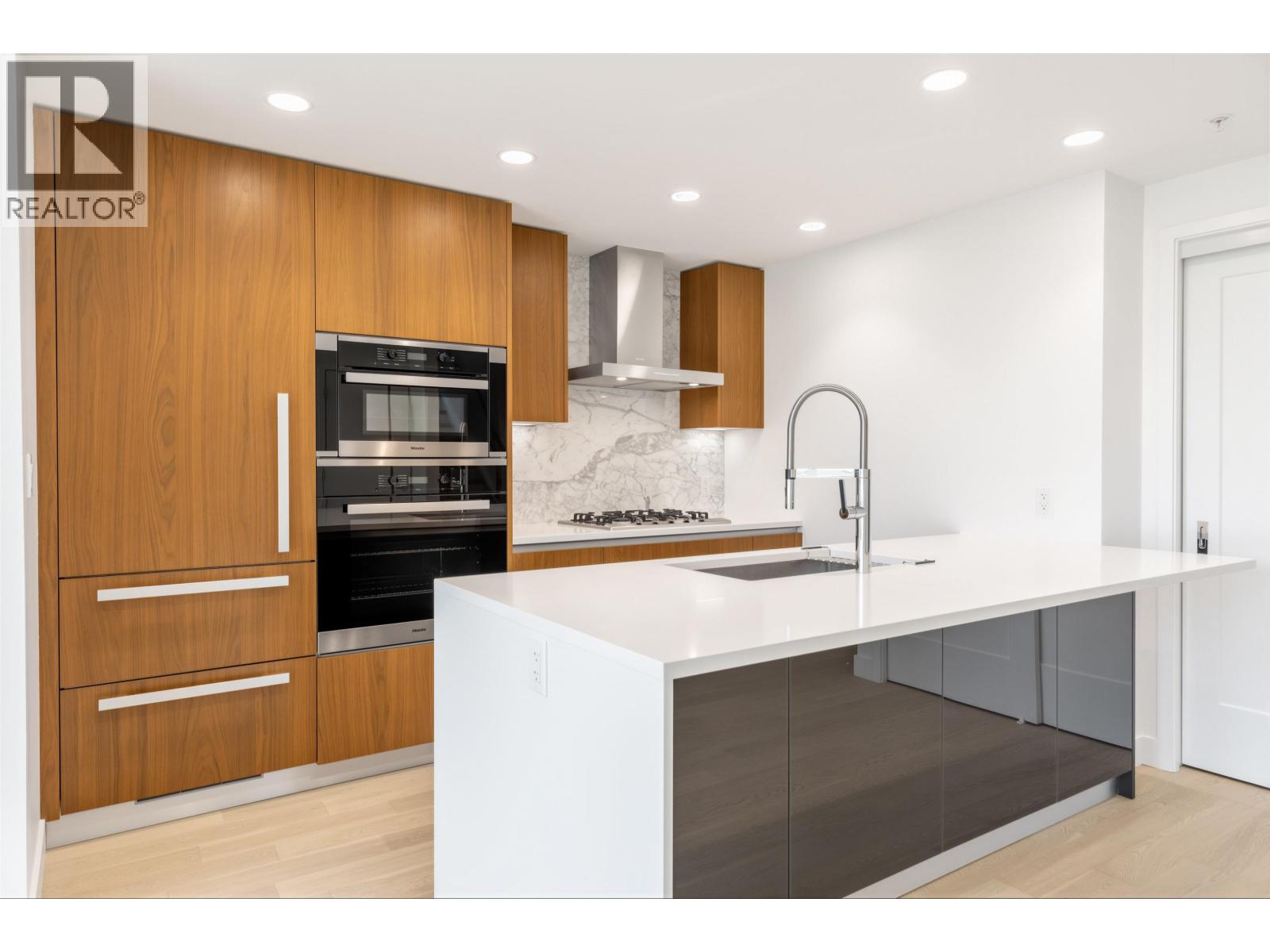 403 2888 Arbutus Street Property Photo 20