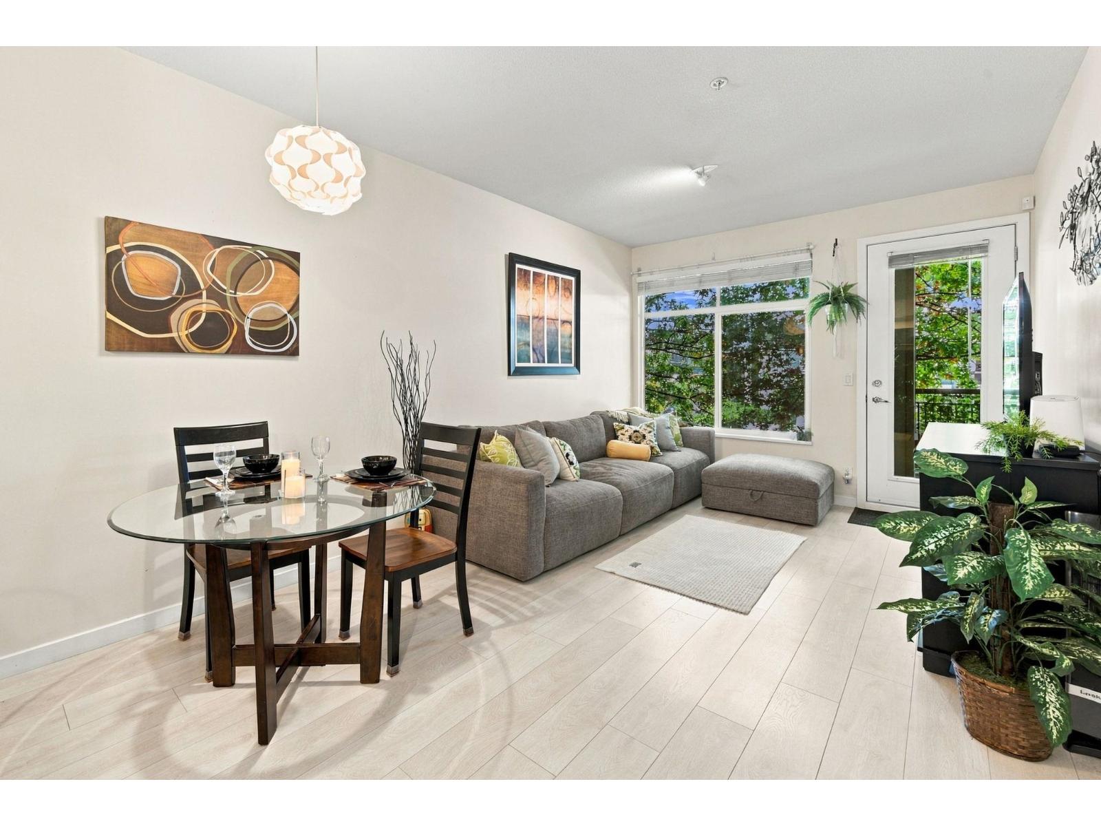 206 10499 University Drive Property Photo 1
