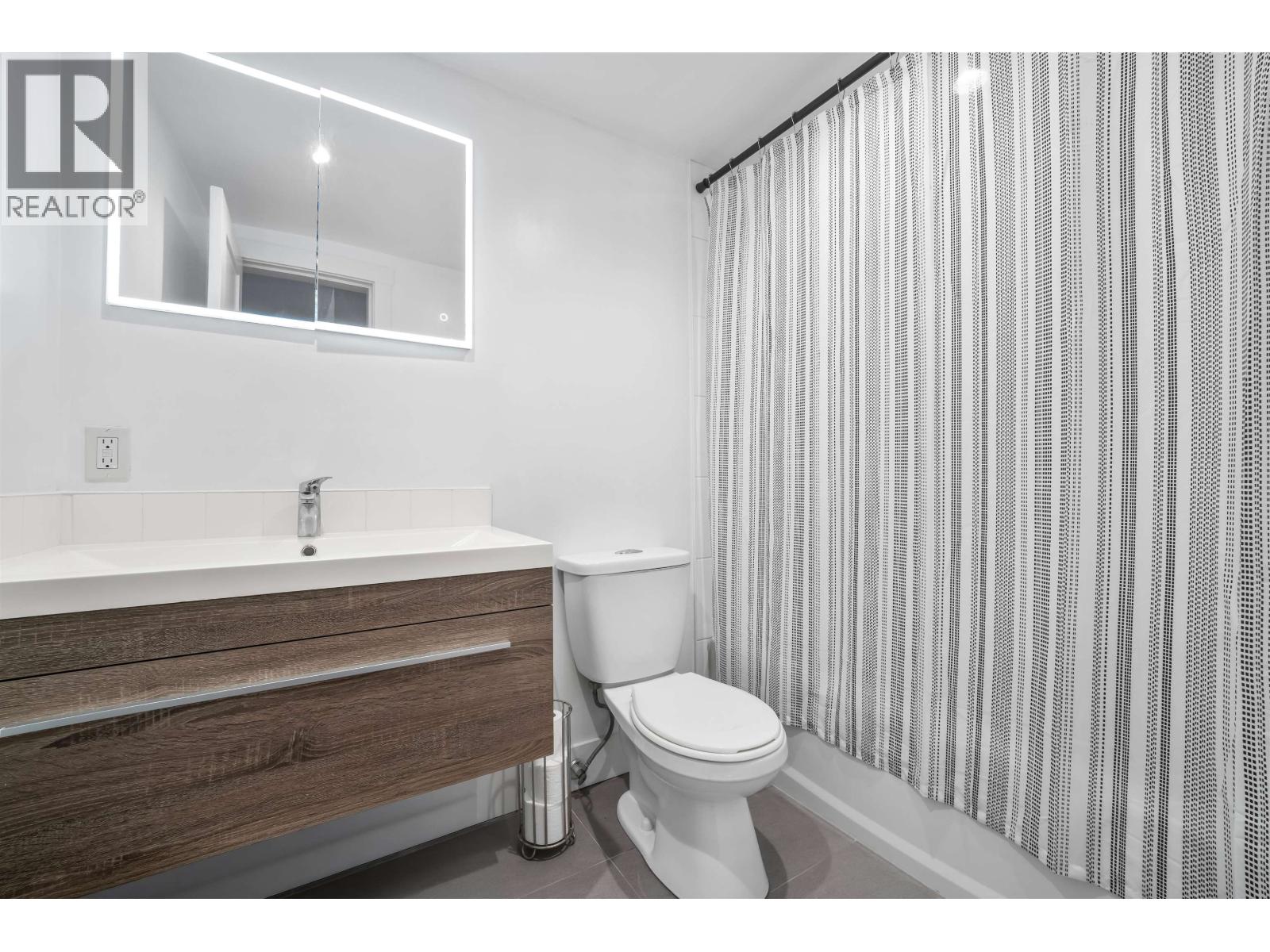 115 170 E 3rd Street Property Photo 12