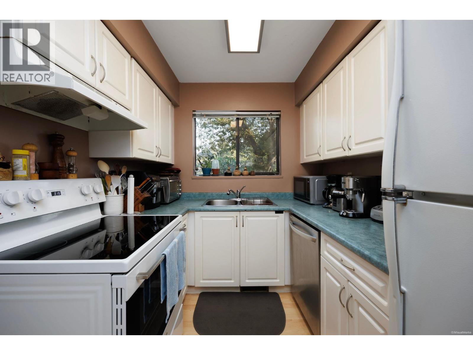 21 1174 Inlet Street Property Photo 9