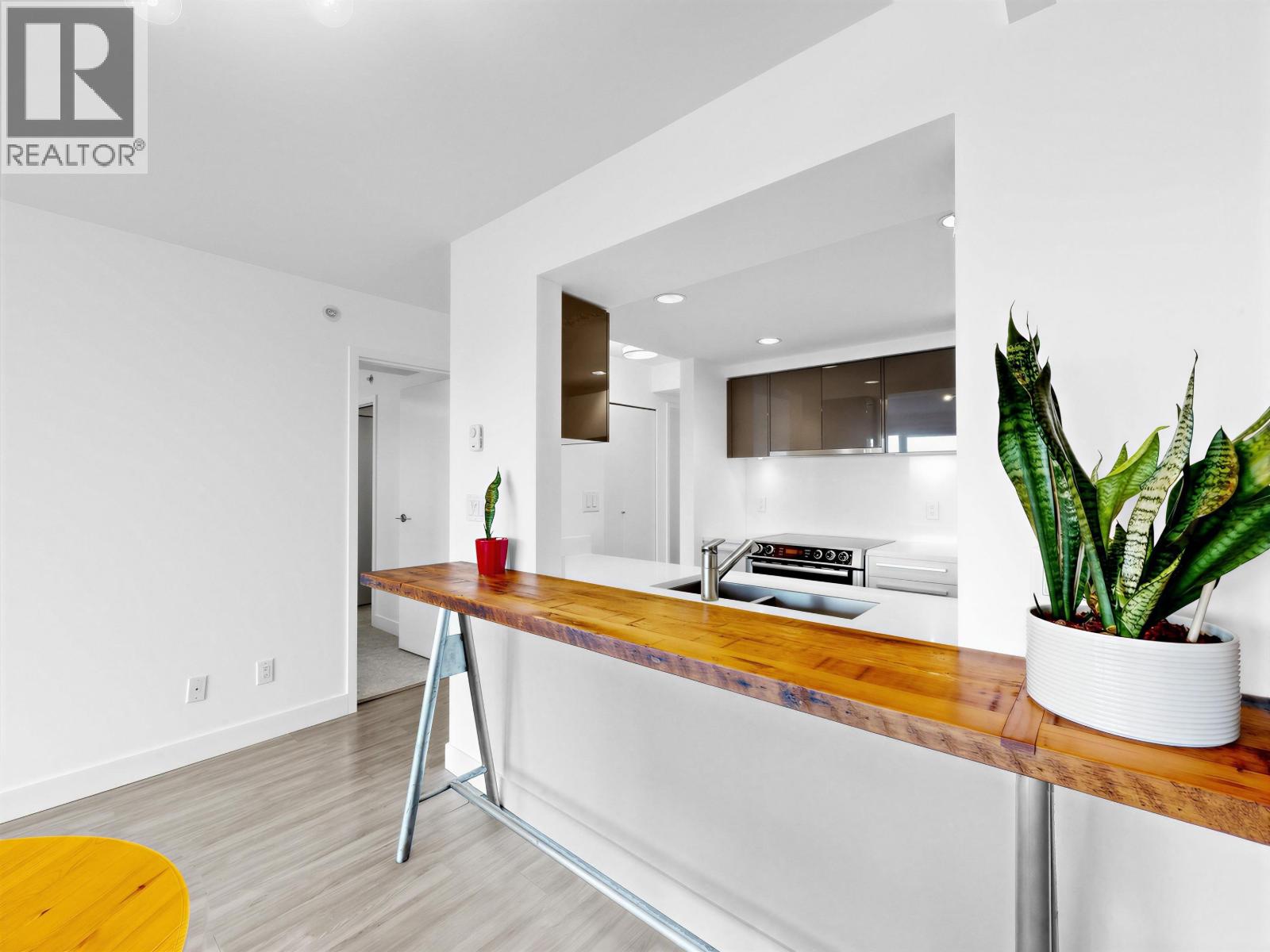1904 1323 Homer Street Property Photo 14
