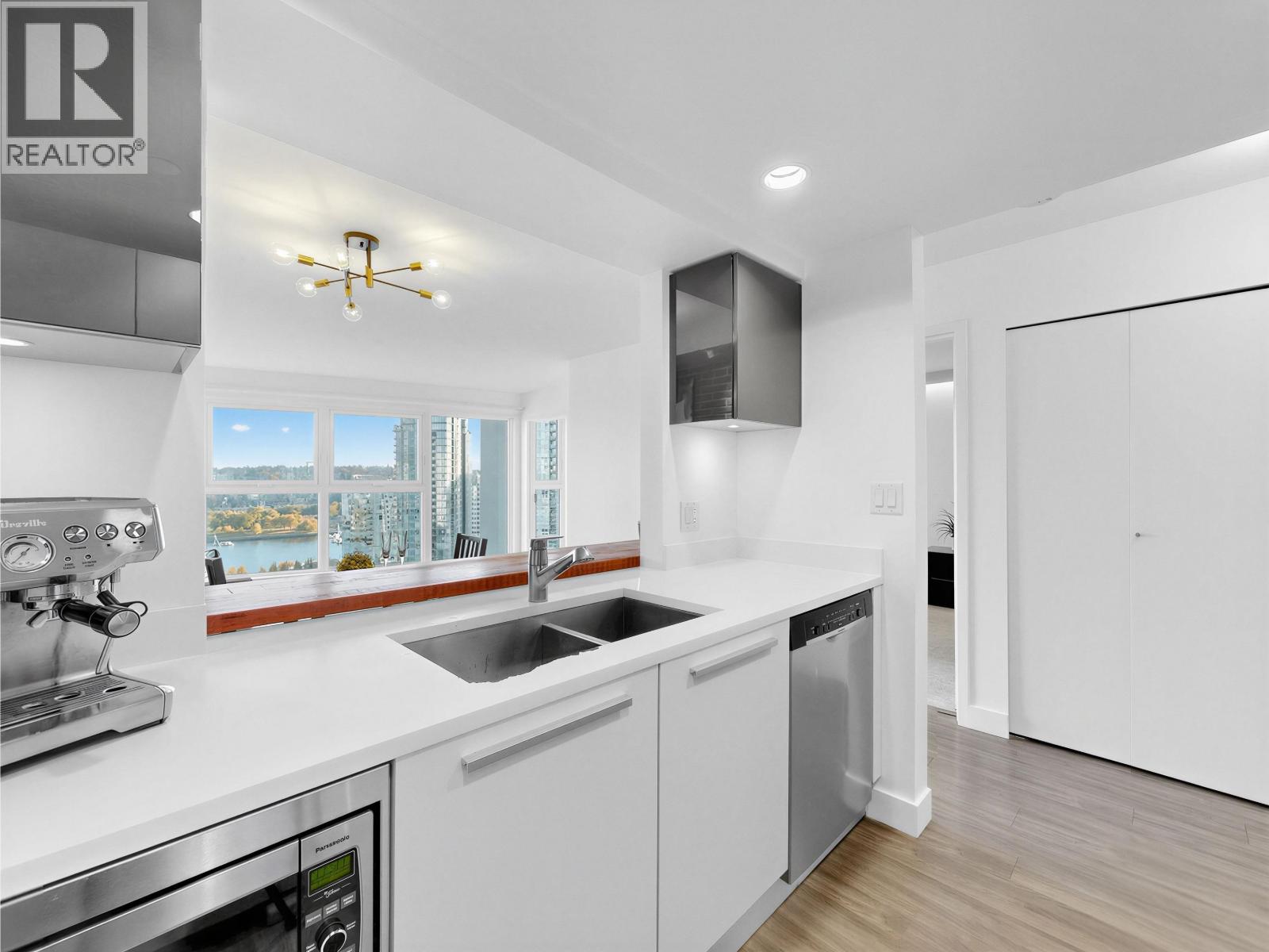 1904 1323 Homer Street Property Photo 17