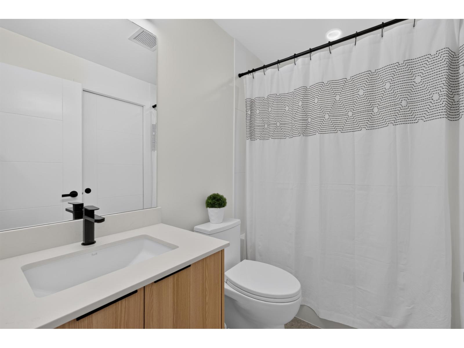224 20769 Fraser Highway Property Photo 12
