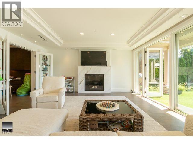 4460 Ross Crescent Property Photo 3