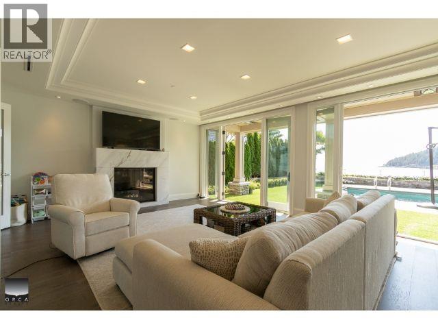 4460 Ross Crescent Property Photo 4
