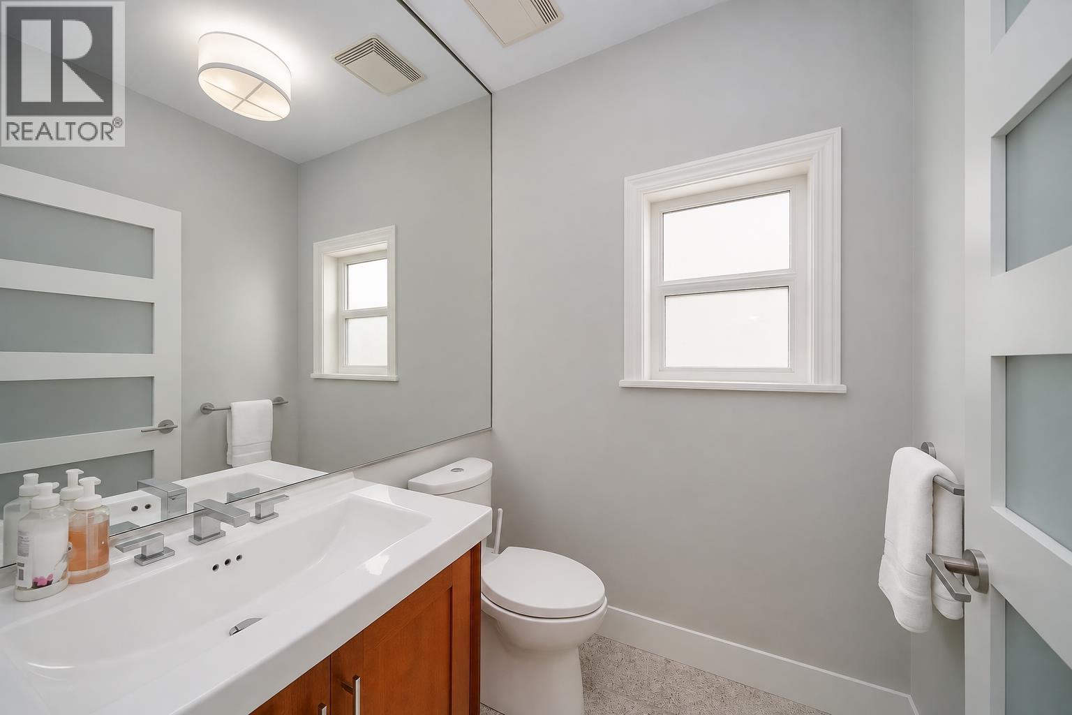 2726 W 42nd Avenue Property Photo 13