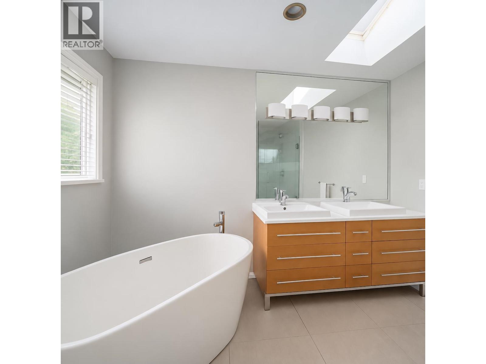 2726 W 42nd Avenue Property Photo 17