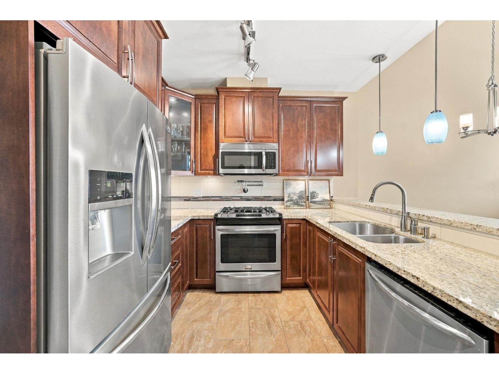 617b 8157 207 Street Property Photo 3