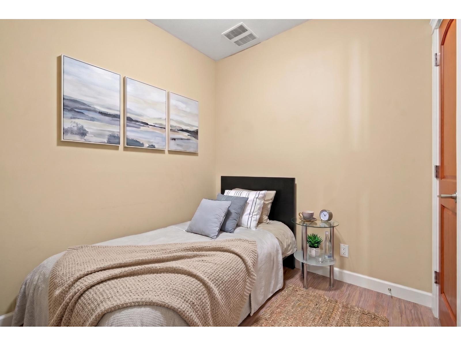 617b 8157 207 Street Property Photo 5