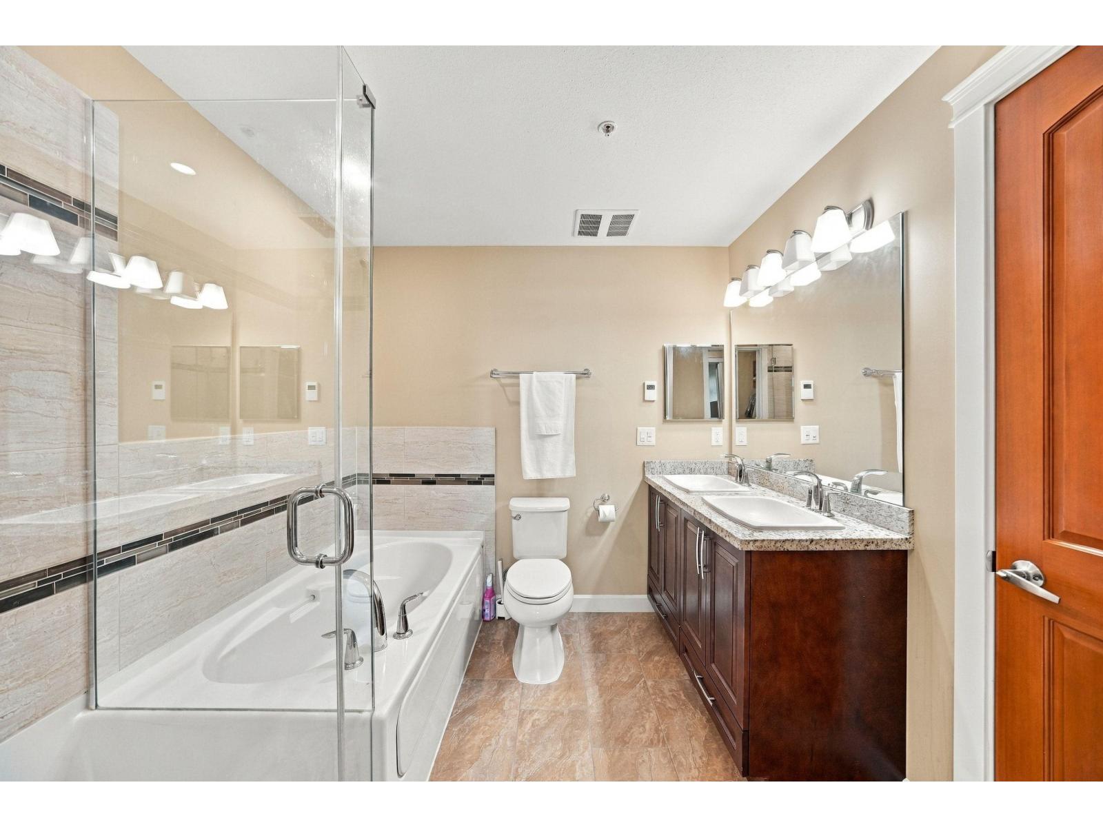 617b 8157 207 Street Property Photo 6