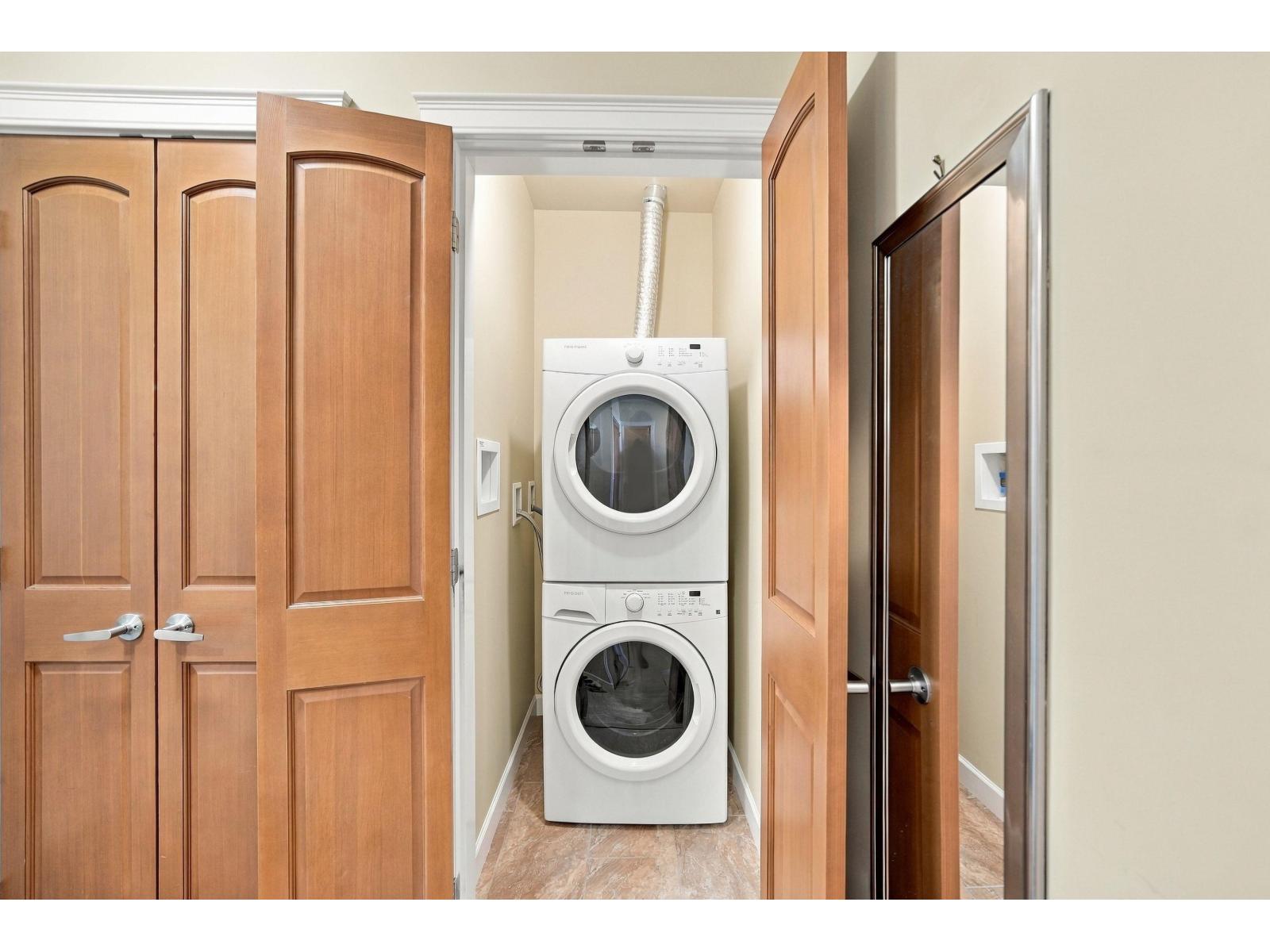 617b 8157 207 Street Property Photo 10