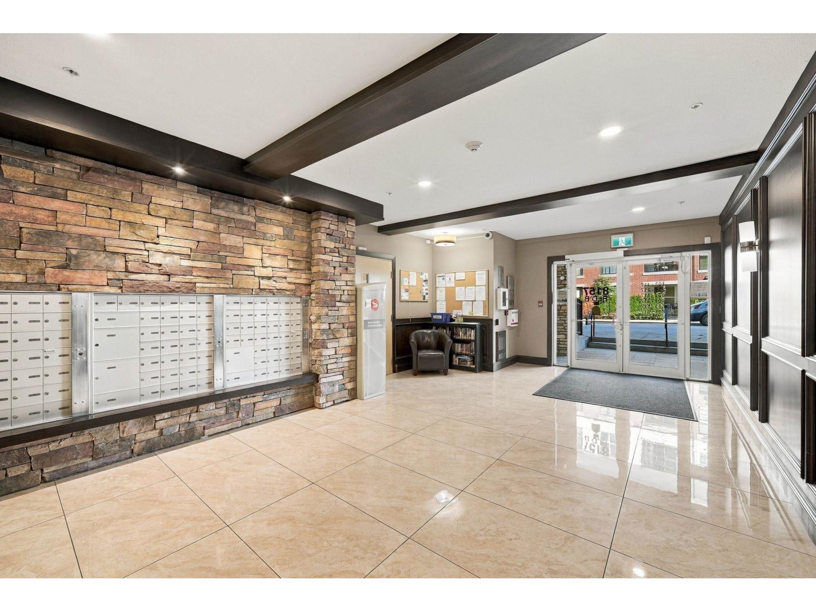 617b 8157 207 Street Property Photo 11