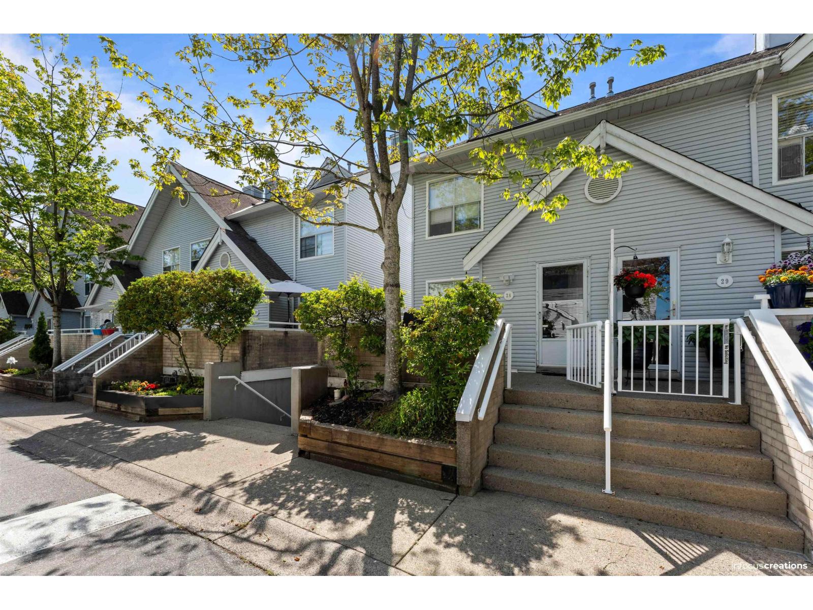 28 13713 72a Avenue Property Photo 2
