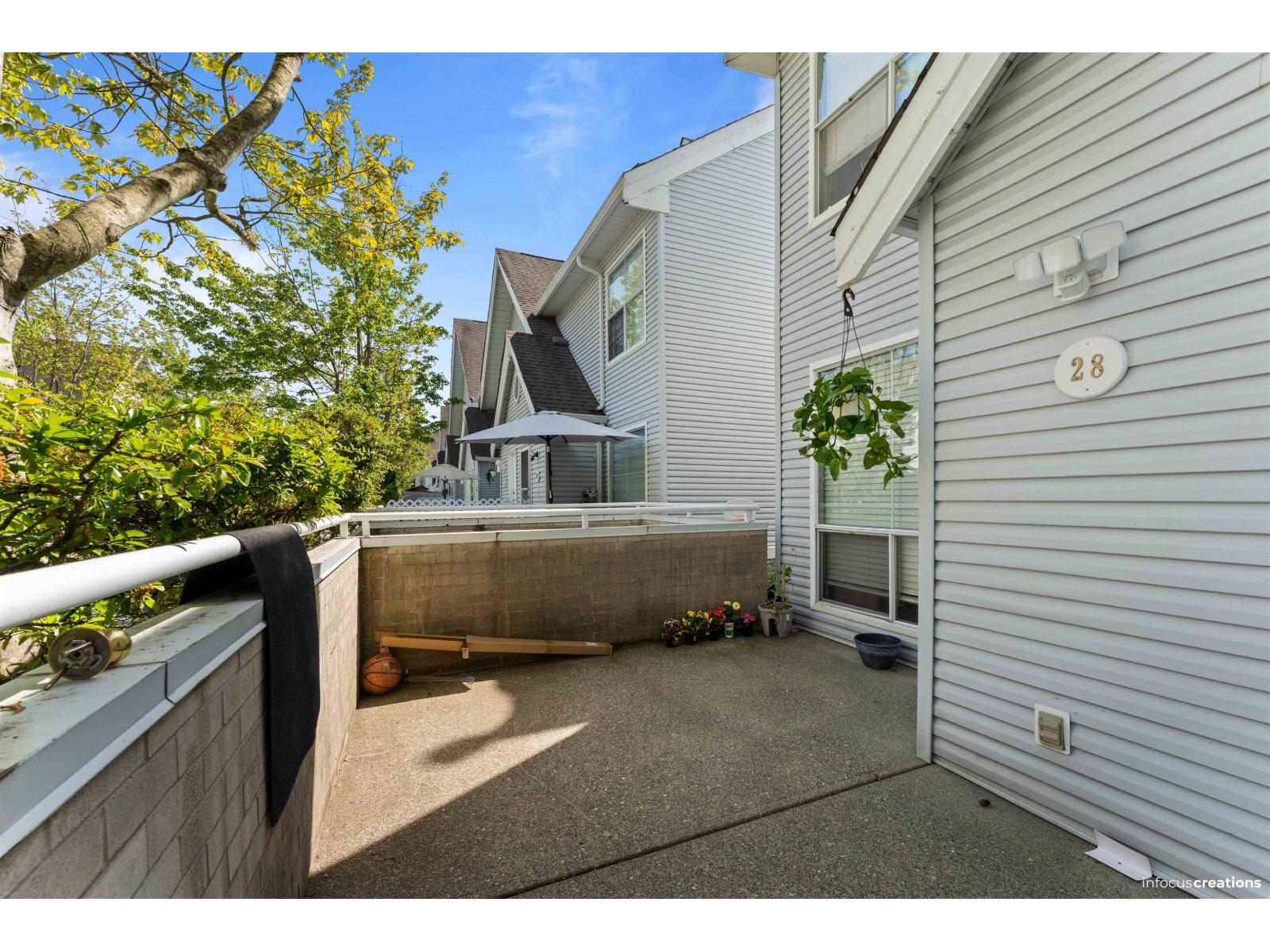 28 13713 72a Avenue Property Photo 3