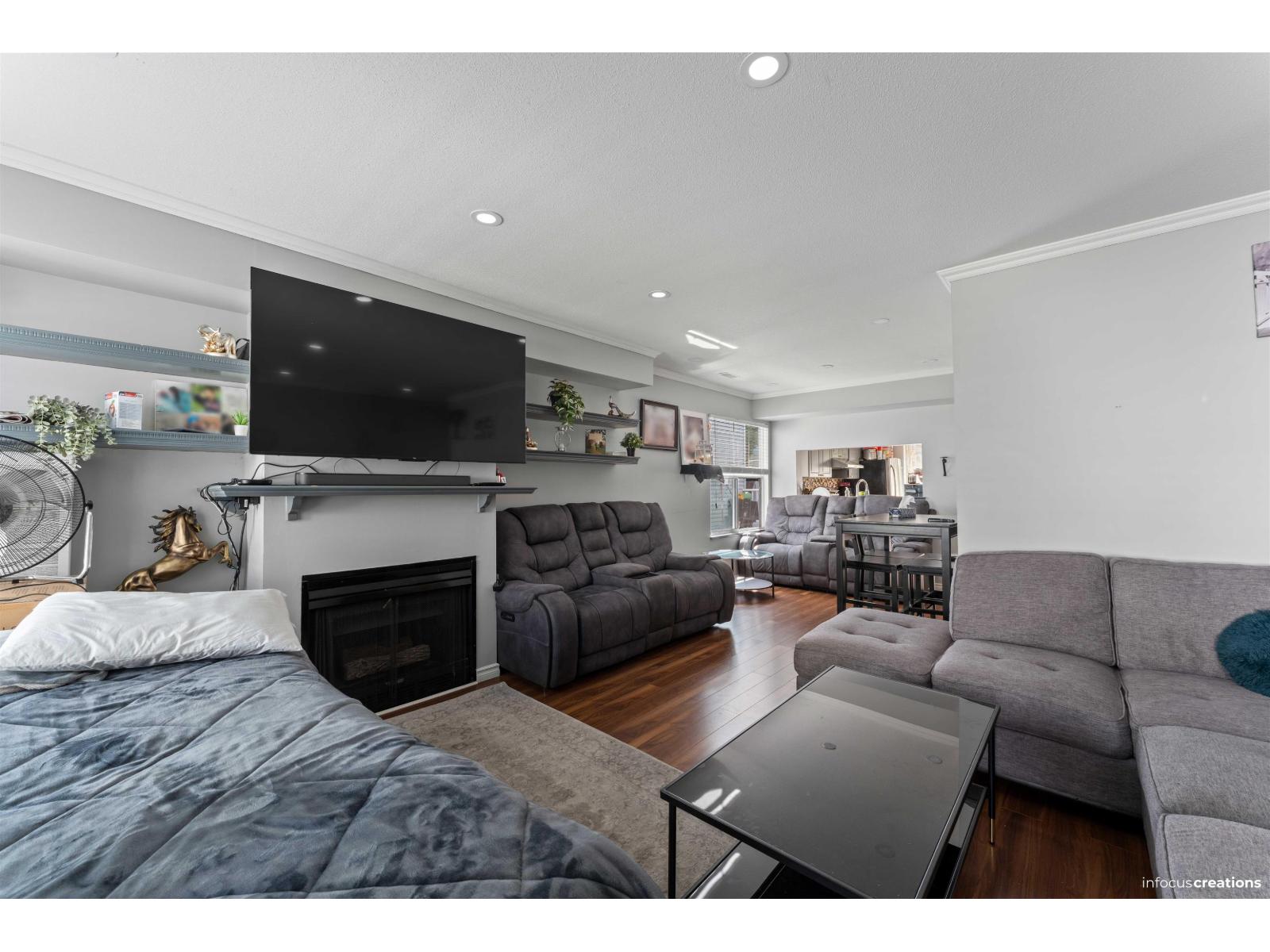 28 13713 72a Avenue Property Photo 4