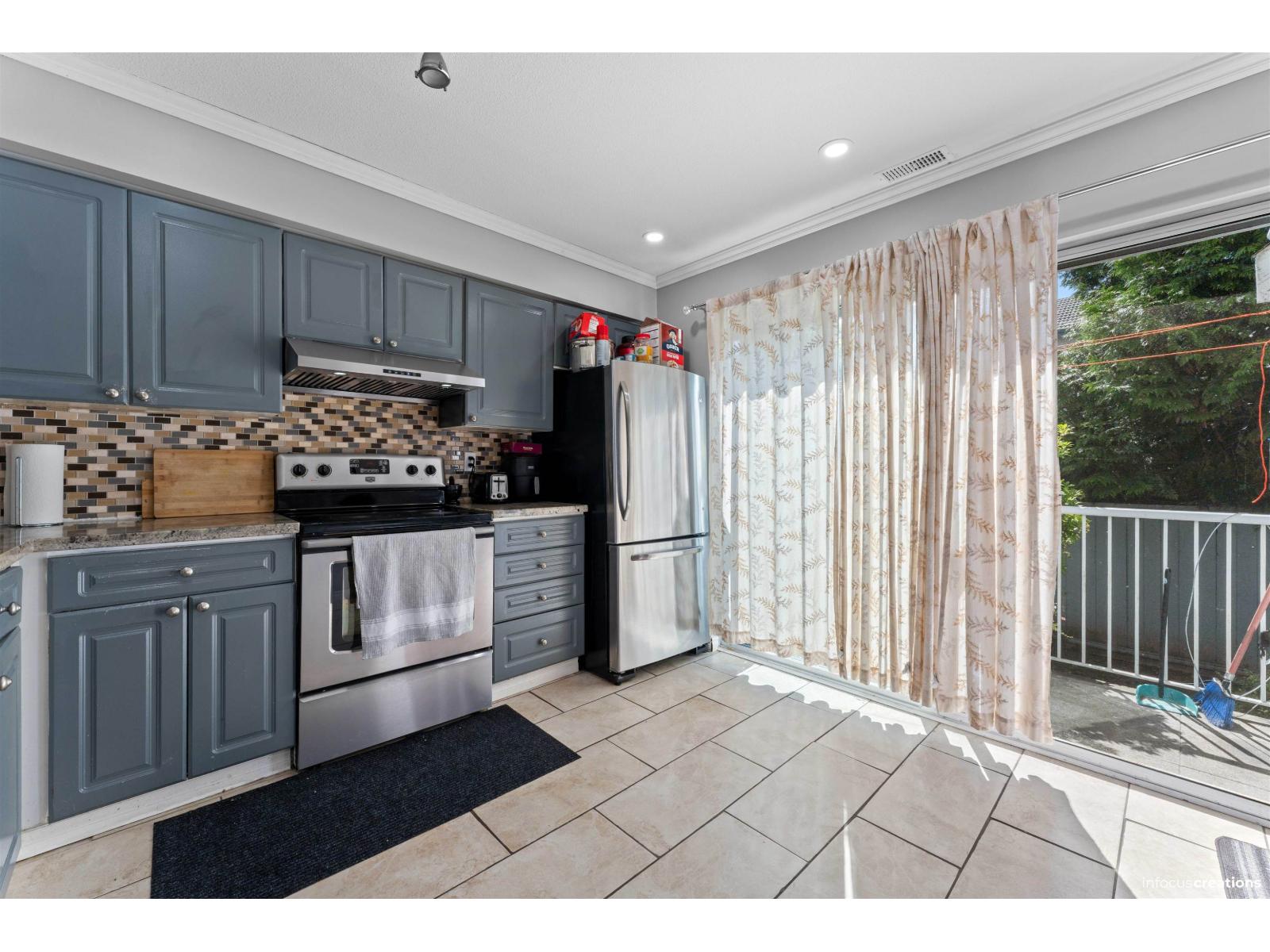 28 13713 72a Avenue Property Photo 10