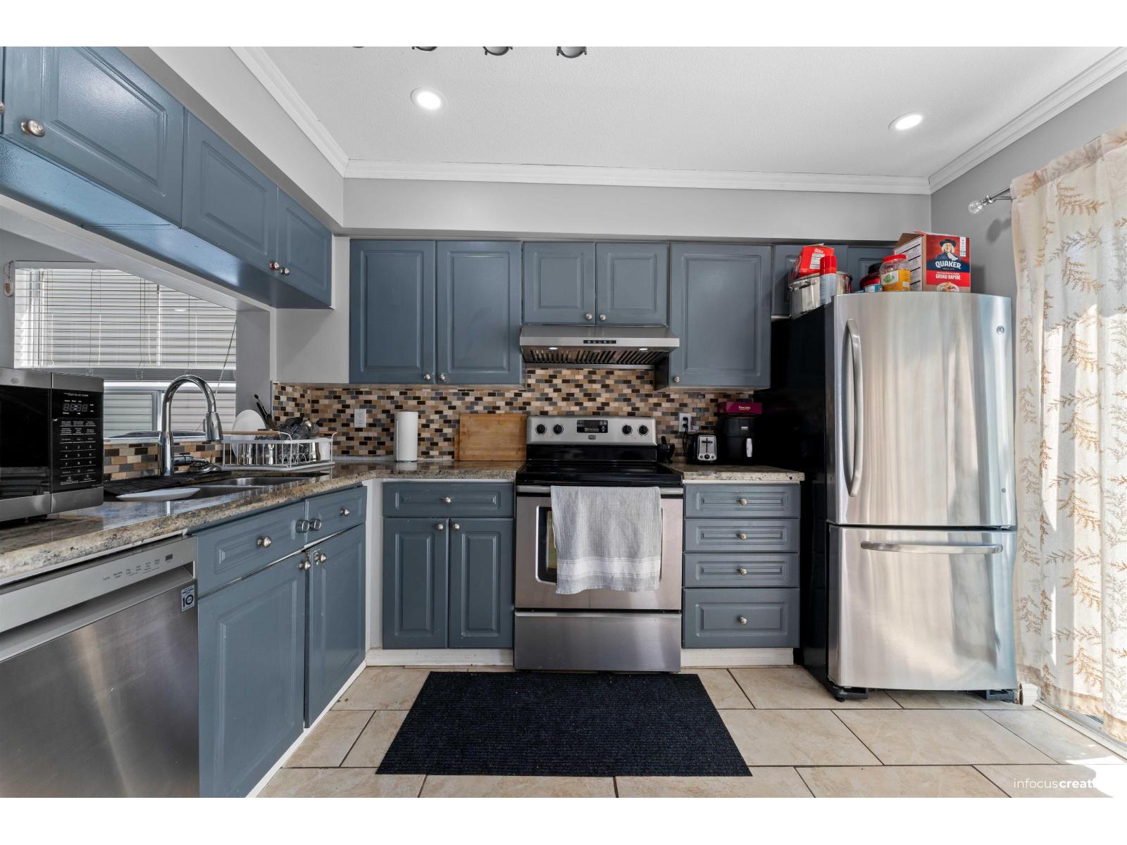 28 13713 72a Avenue Property Photo 11