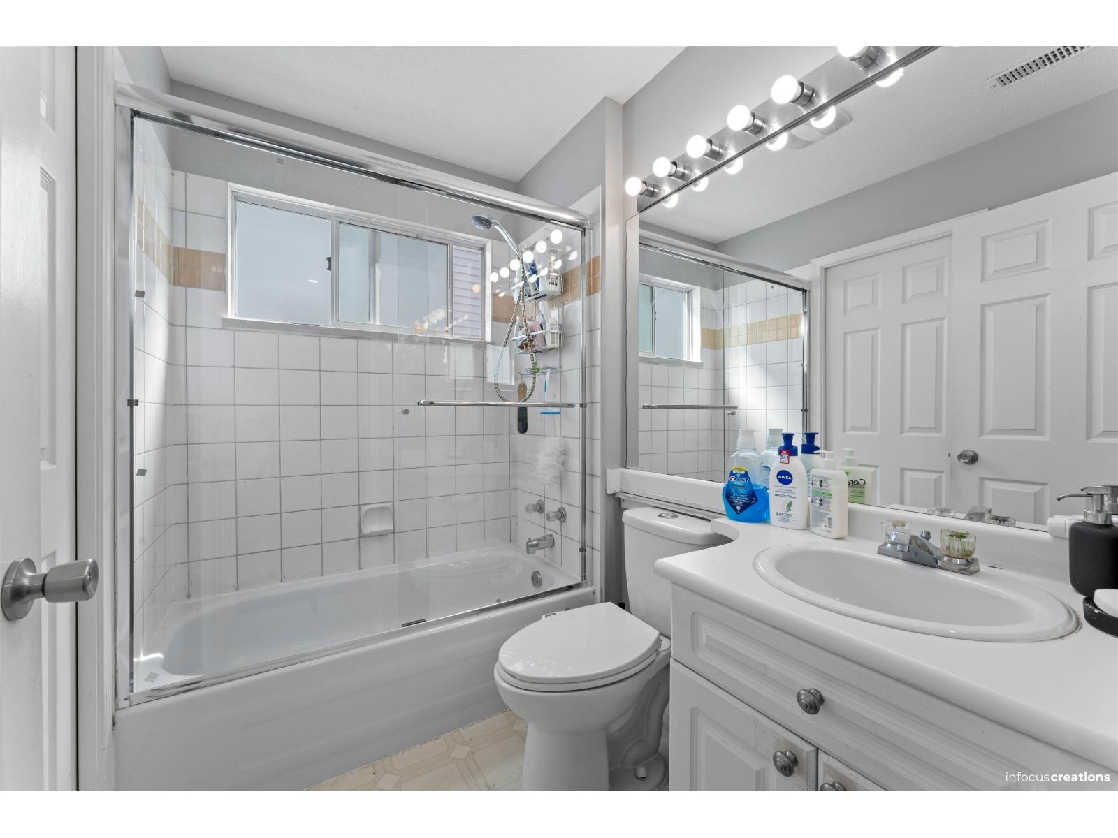 28 13713 72a Avenue Property Photo 16