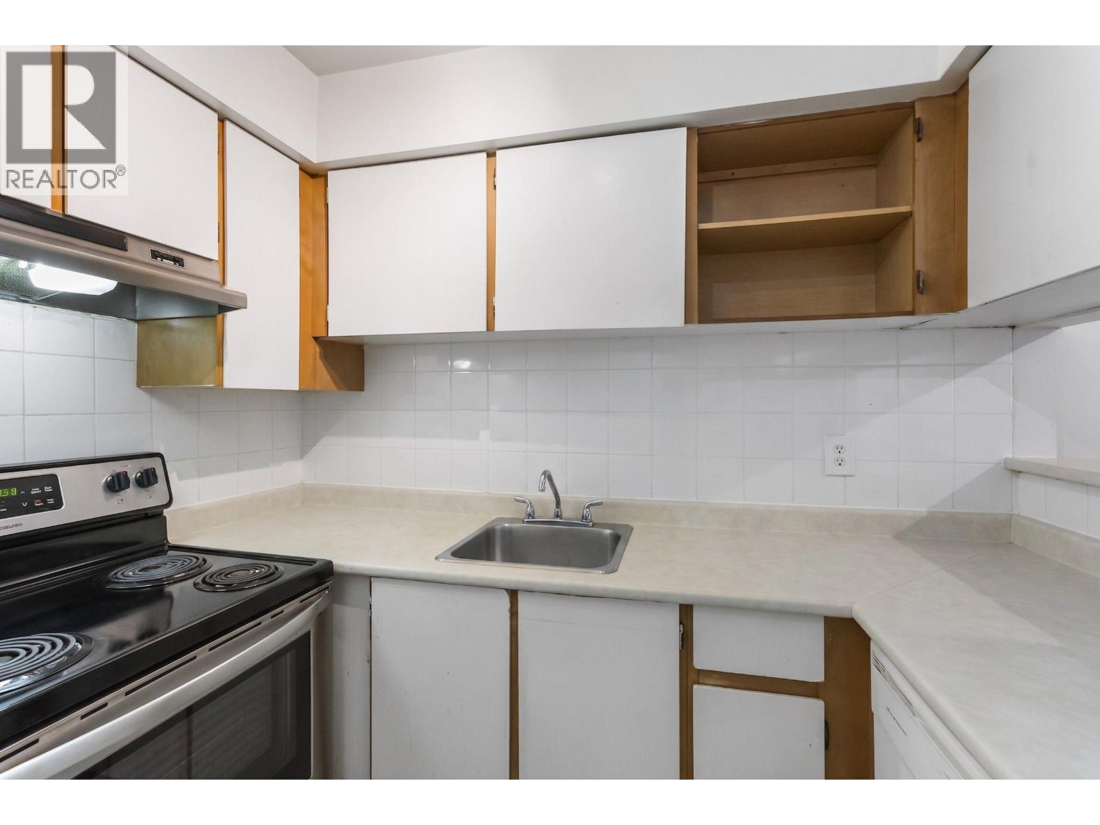 230 8460 Ackroyd Road Property Photo 6