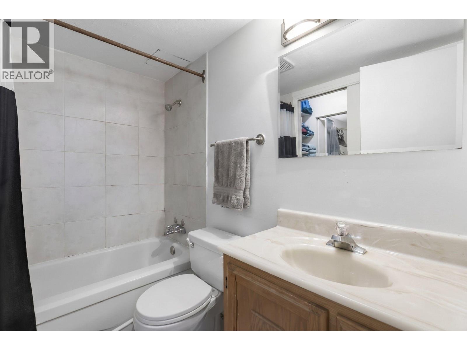230 8460 Ackroyd Road Property Photo 9