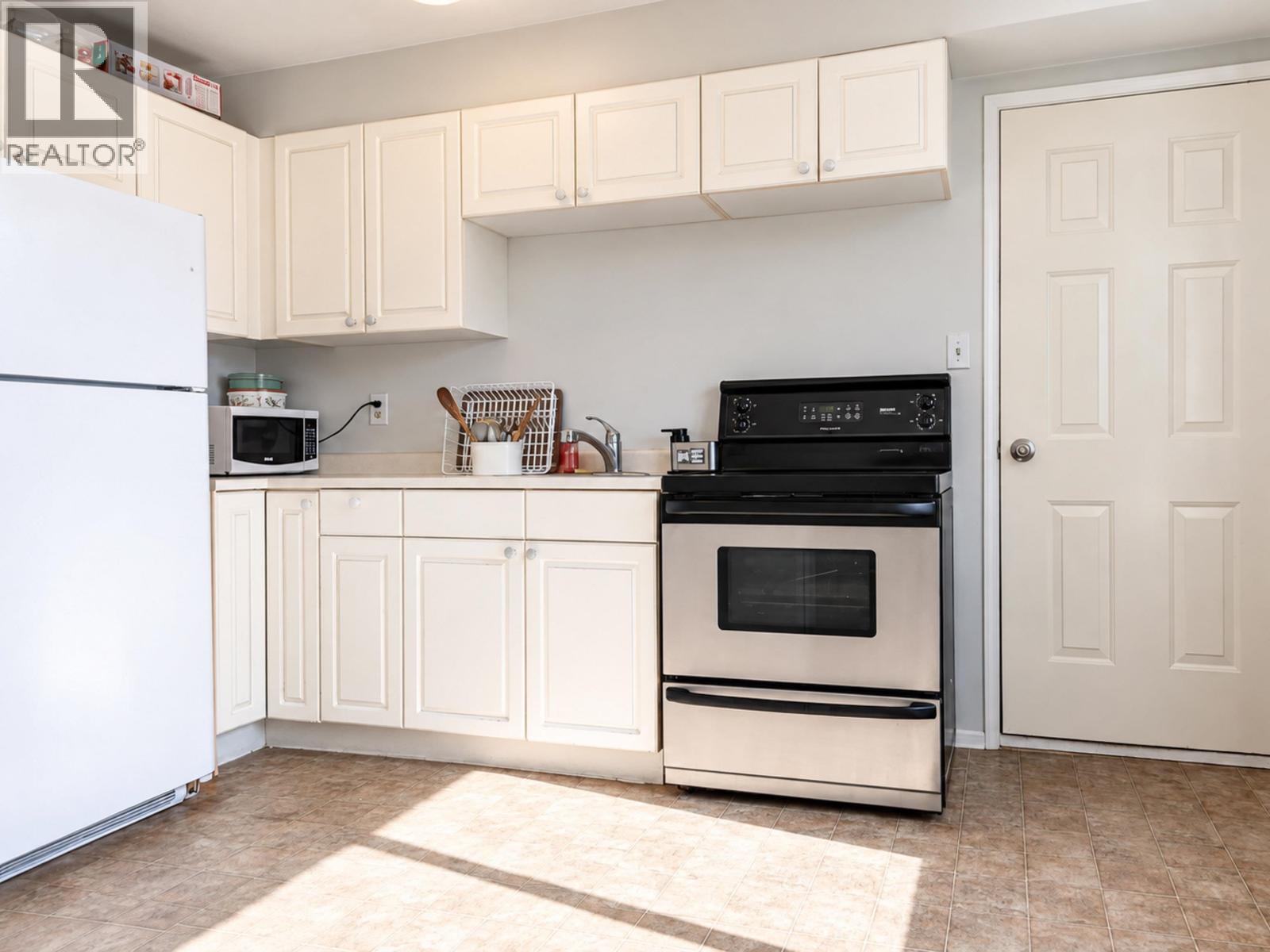 1458-1460 Nation Crescent Property Photo 9