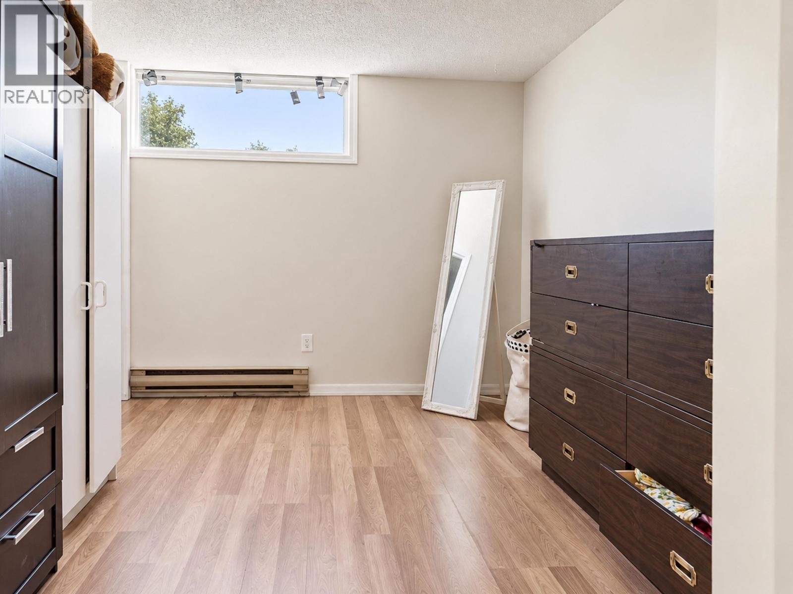 1458-1460 Nation Crescent Property Photo 16
