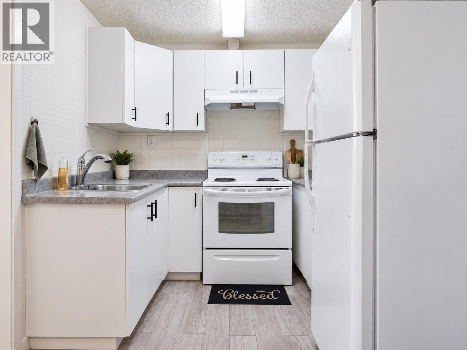 1458-1460 Nation Crescent Property Photo 17