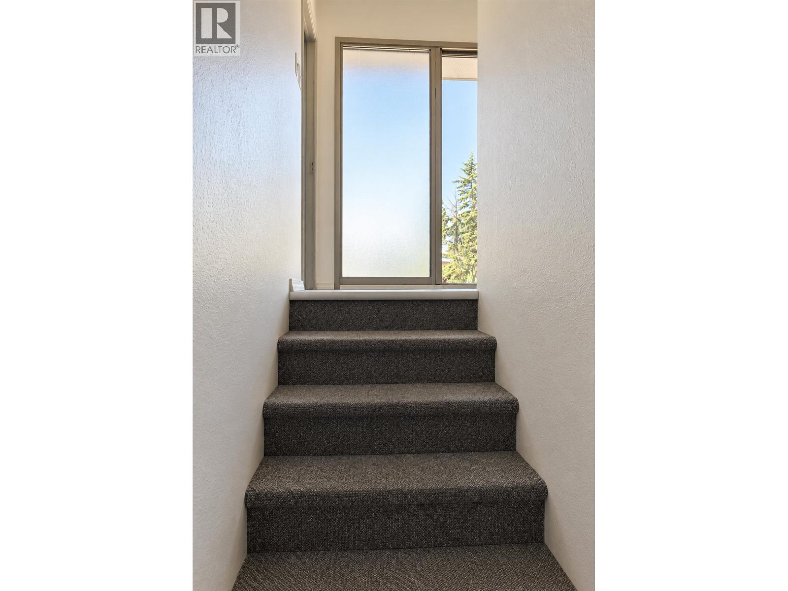 1458-1460 Nation Crescent Property Photo 27