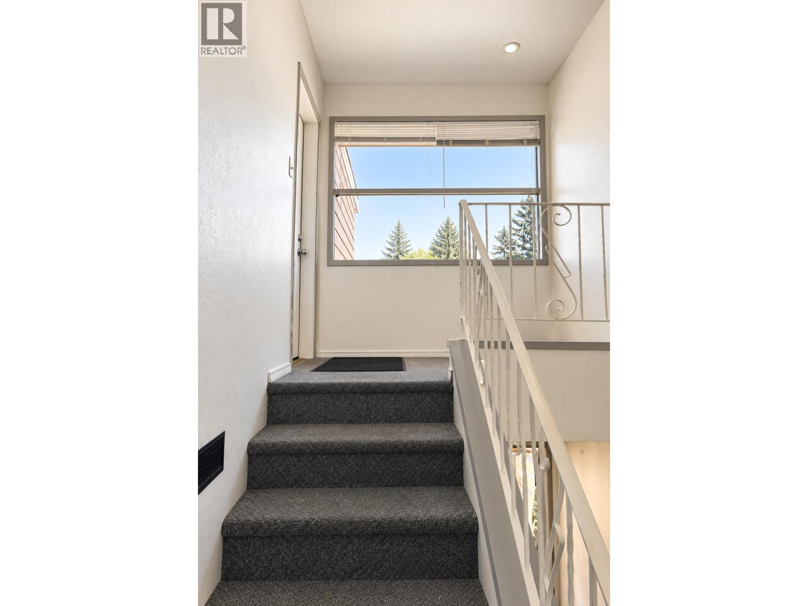 1458-1460 Nation Crescent Property Photo 28