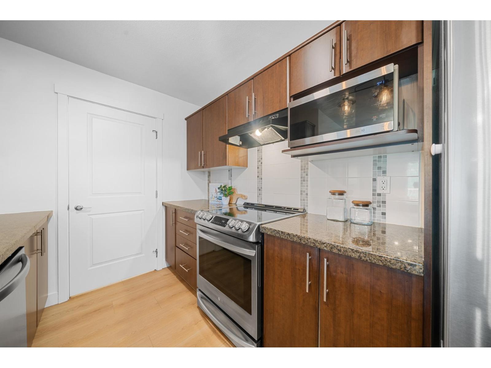 310 19388 65 Avenue Property Photo 6