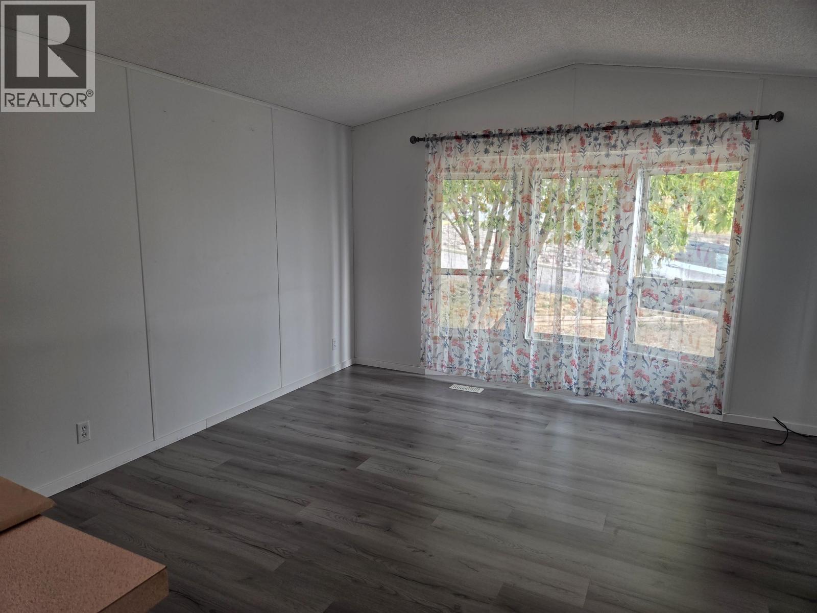 92 770 Eleventh Avenue Property Photo 2