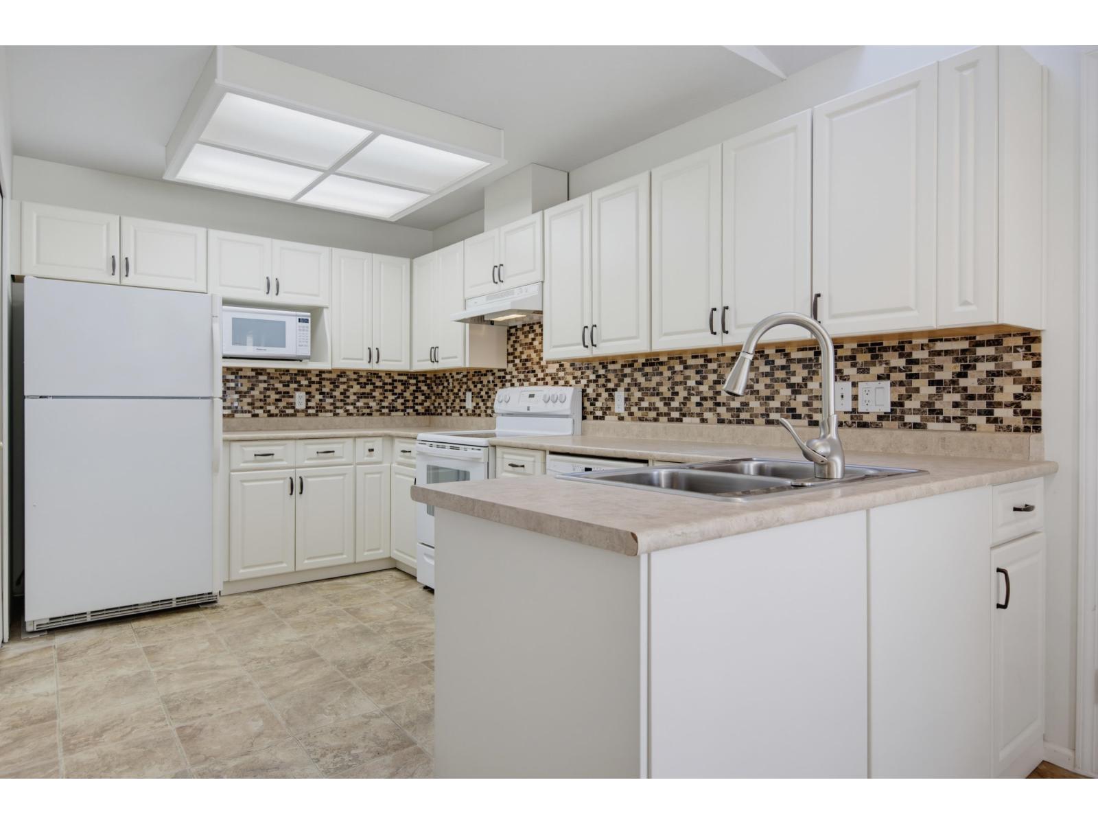 97 8737 212 Street Property Photo 11