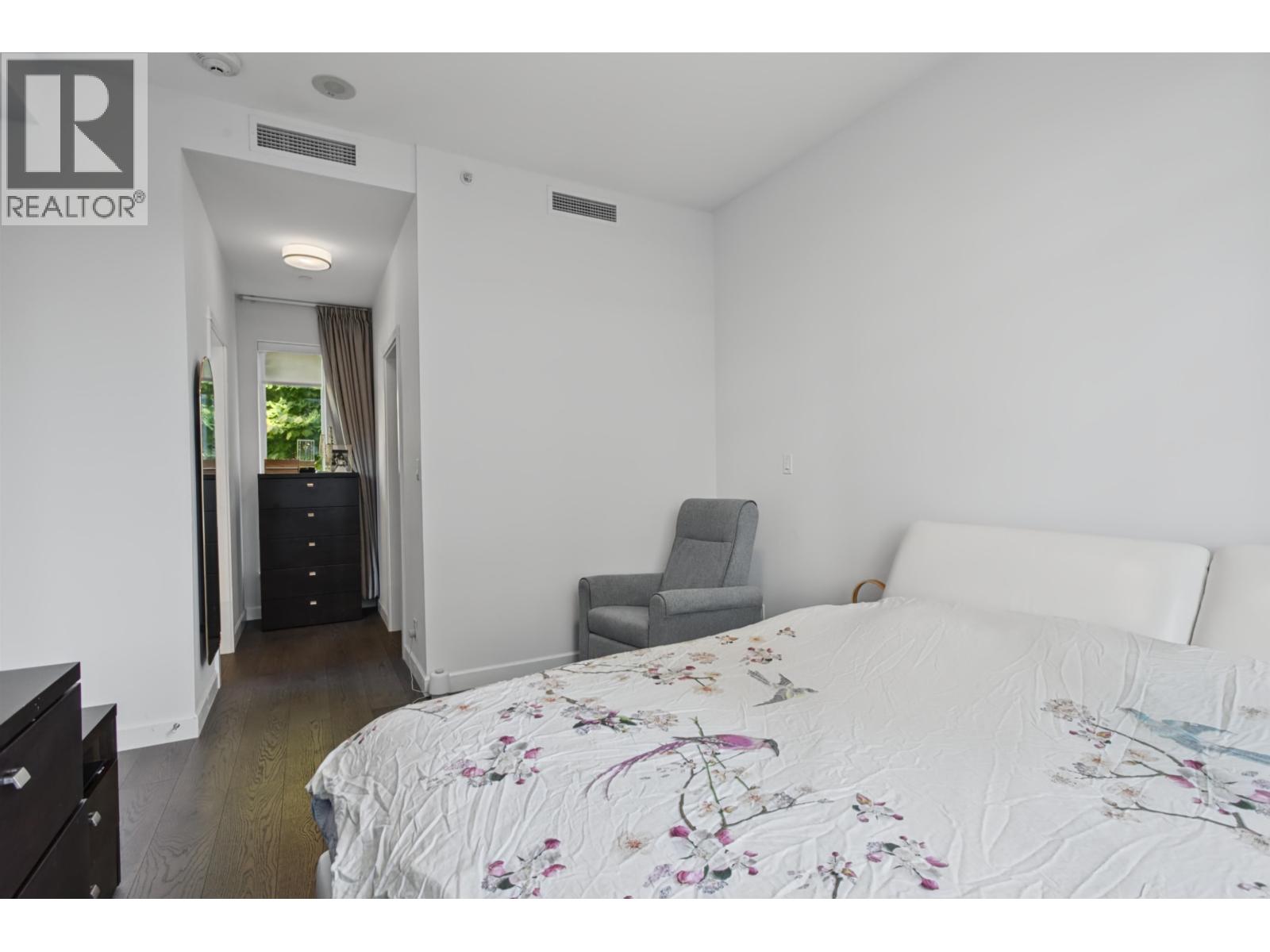 Th1 3355 Binning Road Property Photo 17