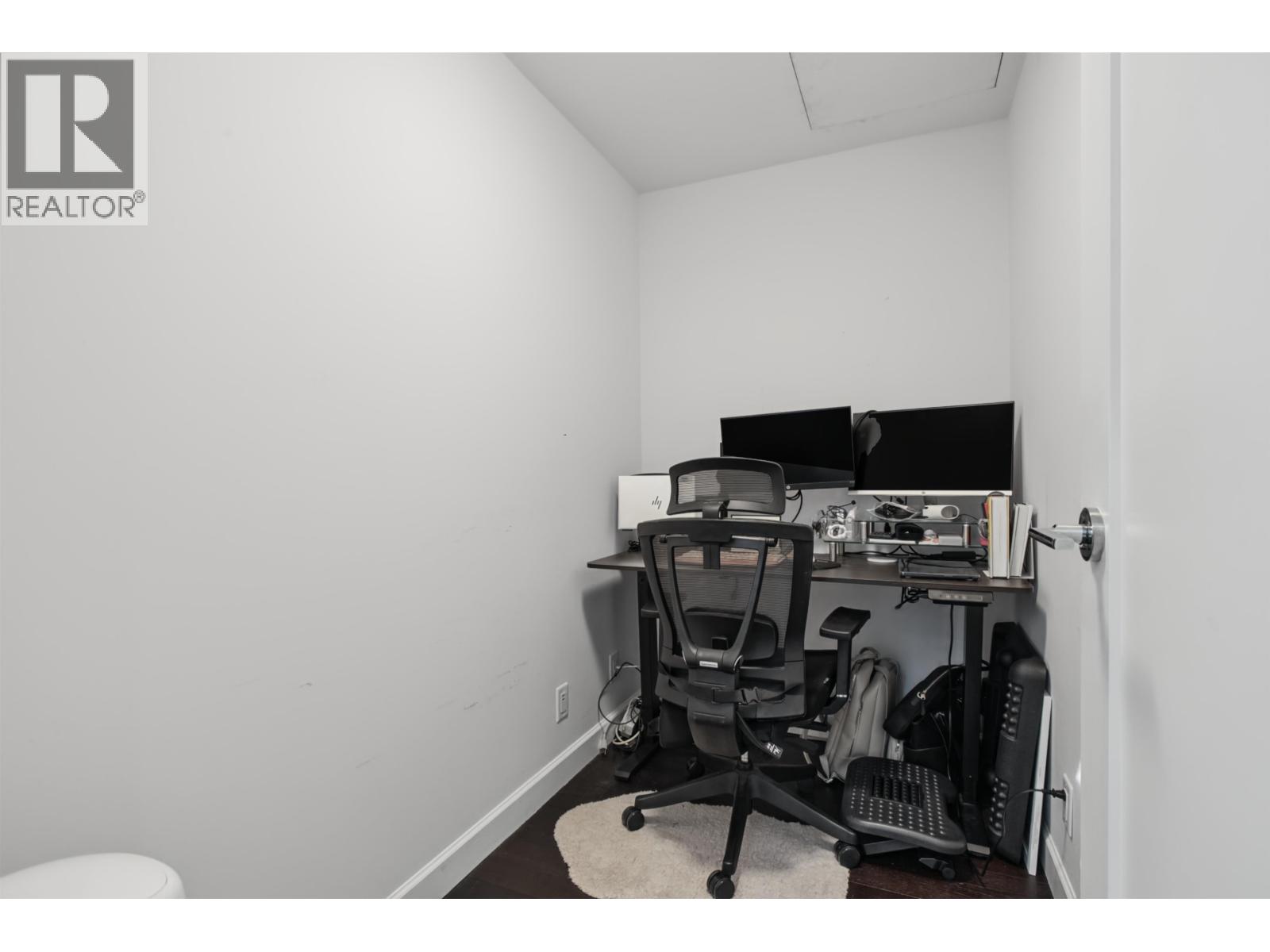 Th1 3355 Binning Road Property Photo 19