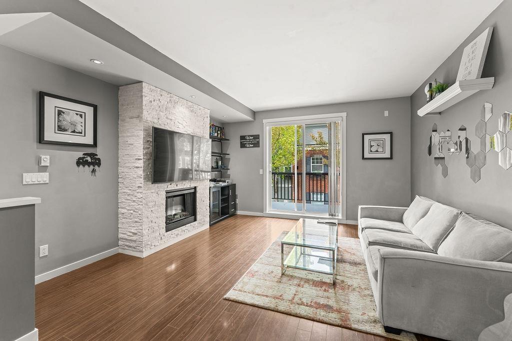 38 18983 72a Avenue Property Photo 3