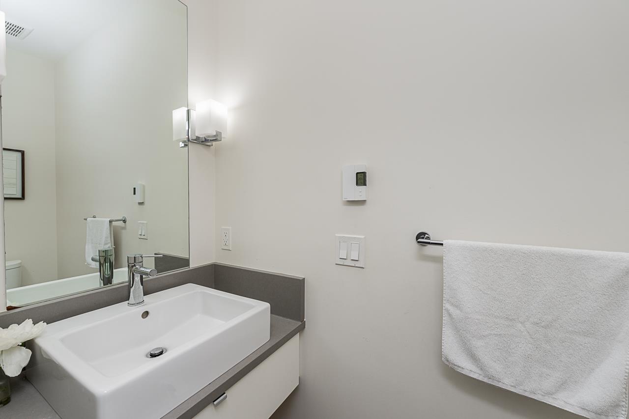3 7947 209 Street Property Photo 16
