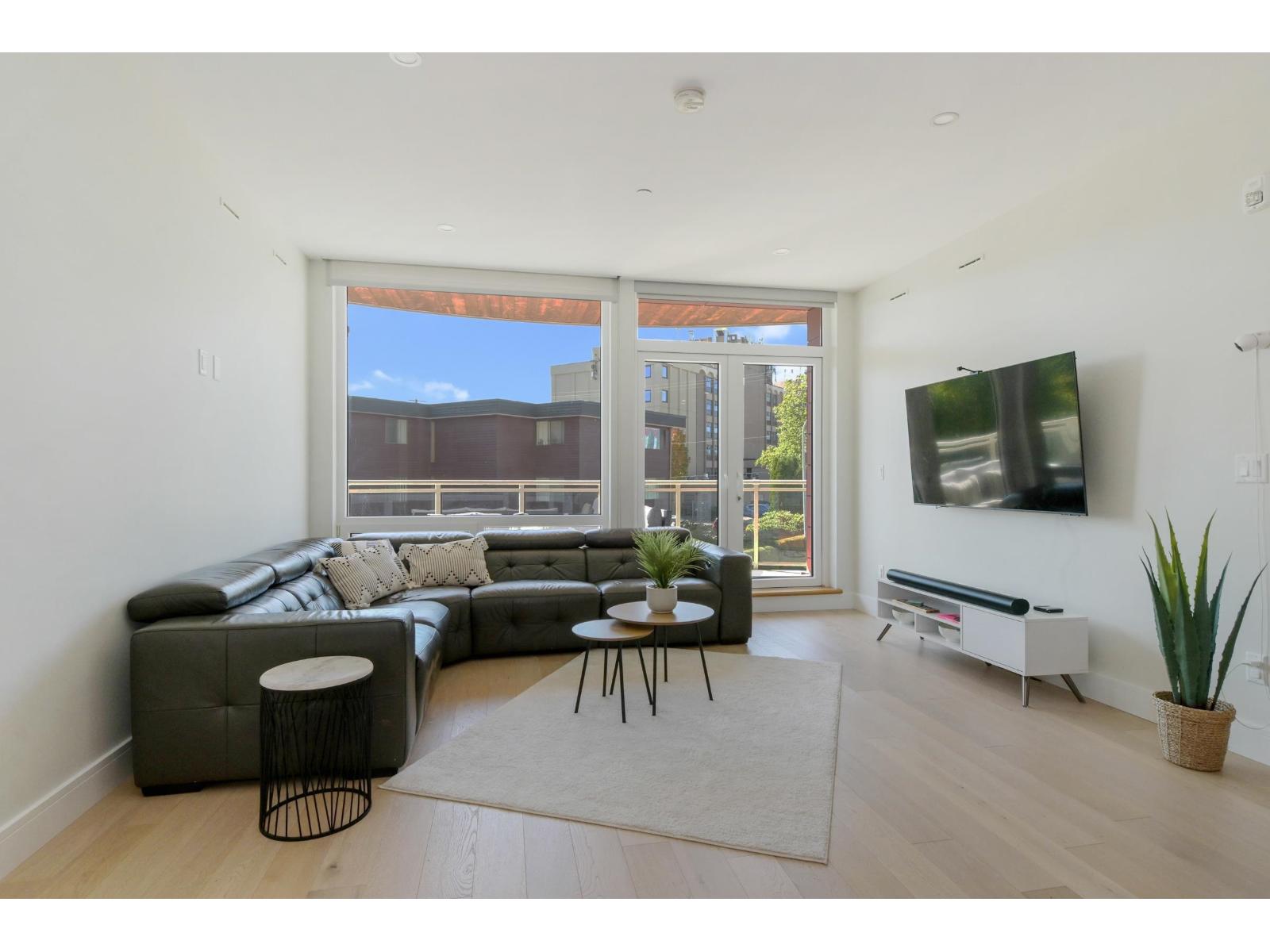 207 20416 Park Avenue Property Photo 6
