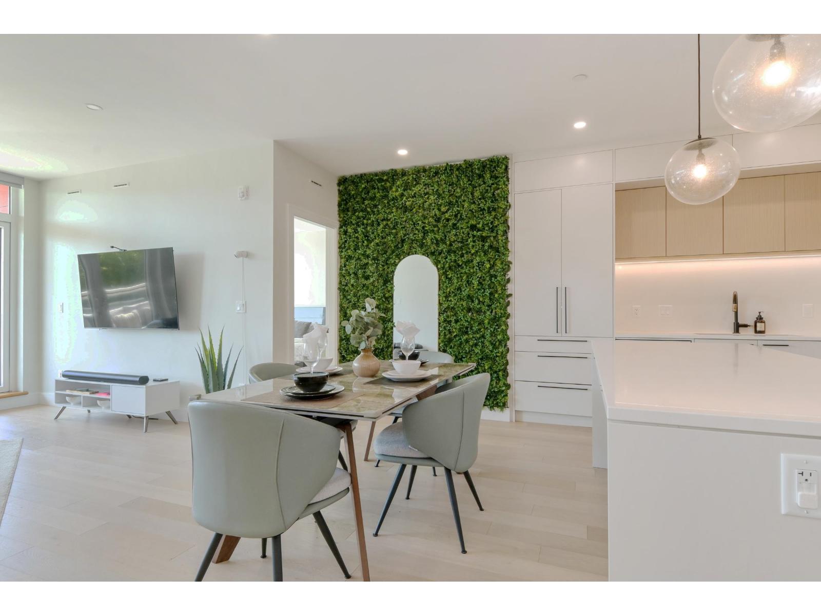 207 20416 Park Avenue Property Photo 10