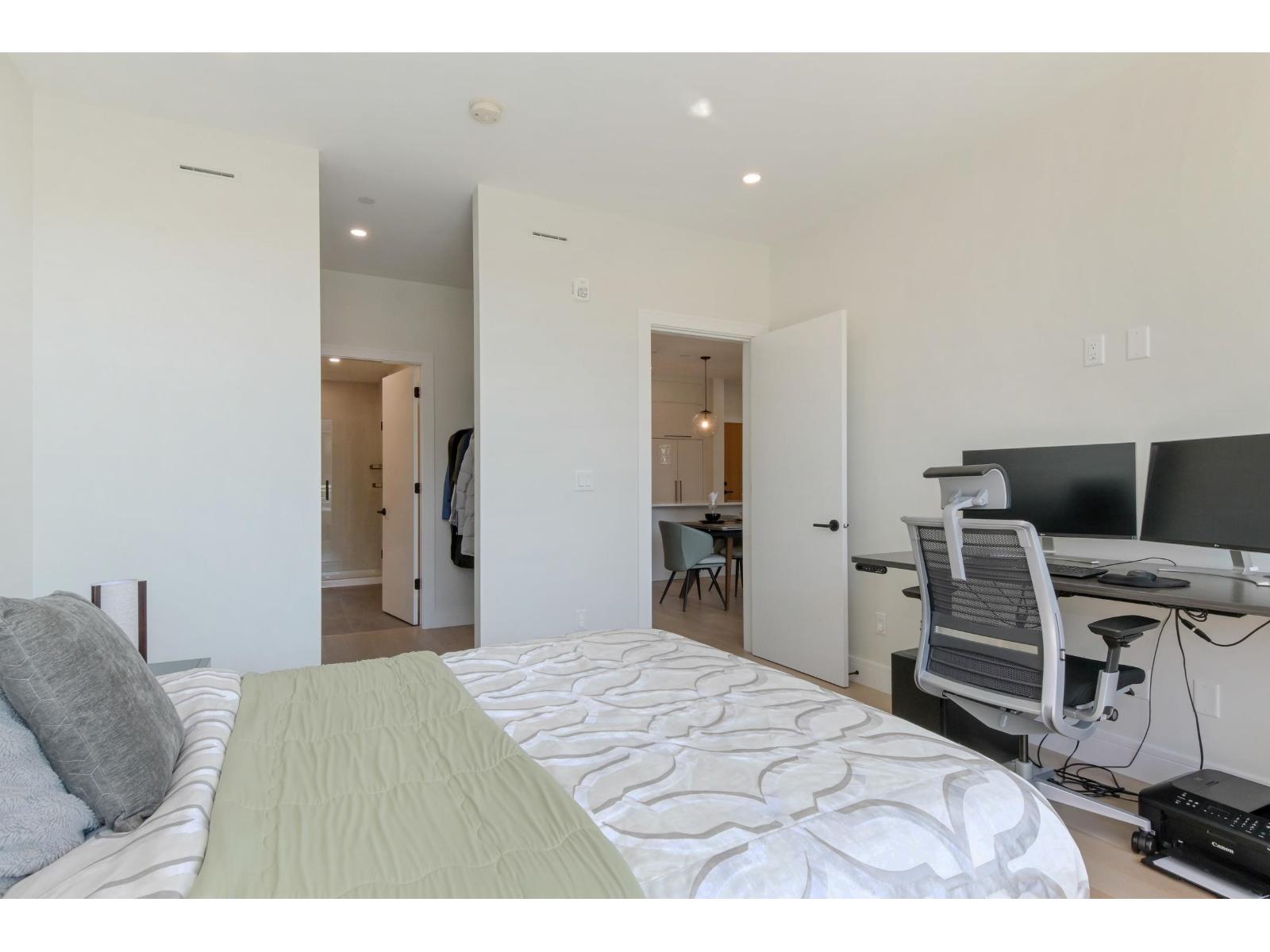 207 20416 Park Avenue Property Photo 16