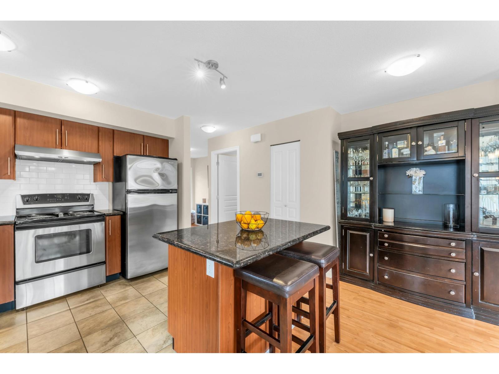 6 6110 138 Street Property Photo 11