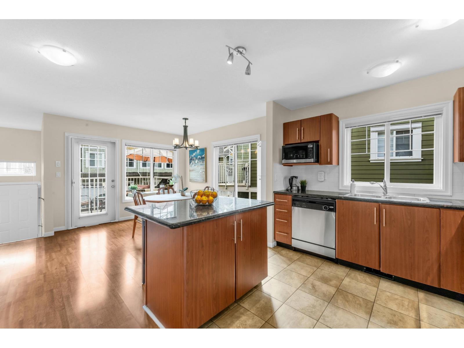 6 6110 138 Street Property Photo 13