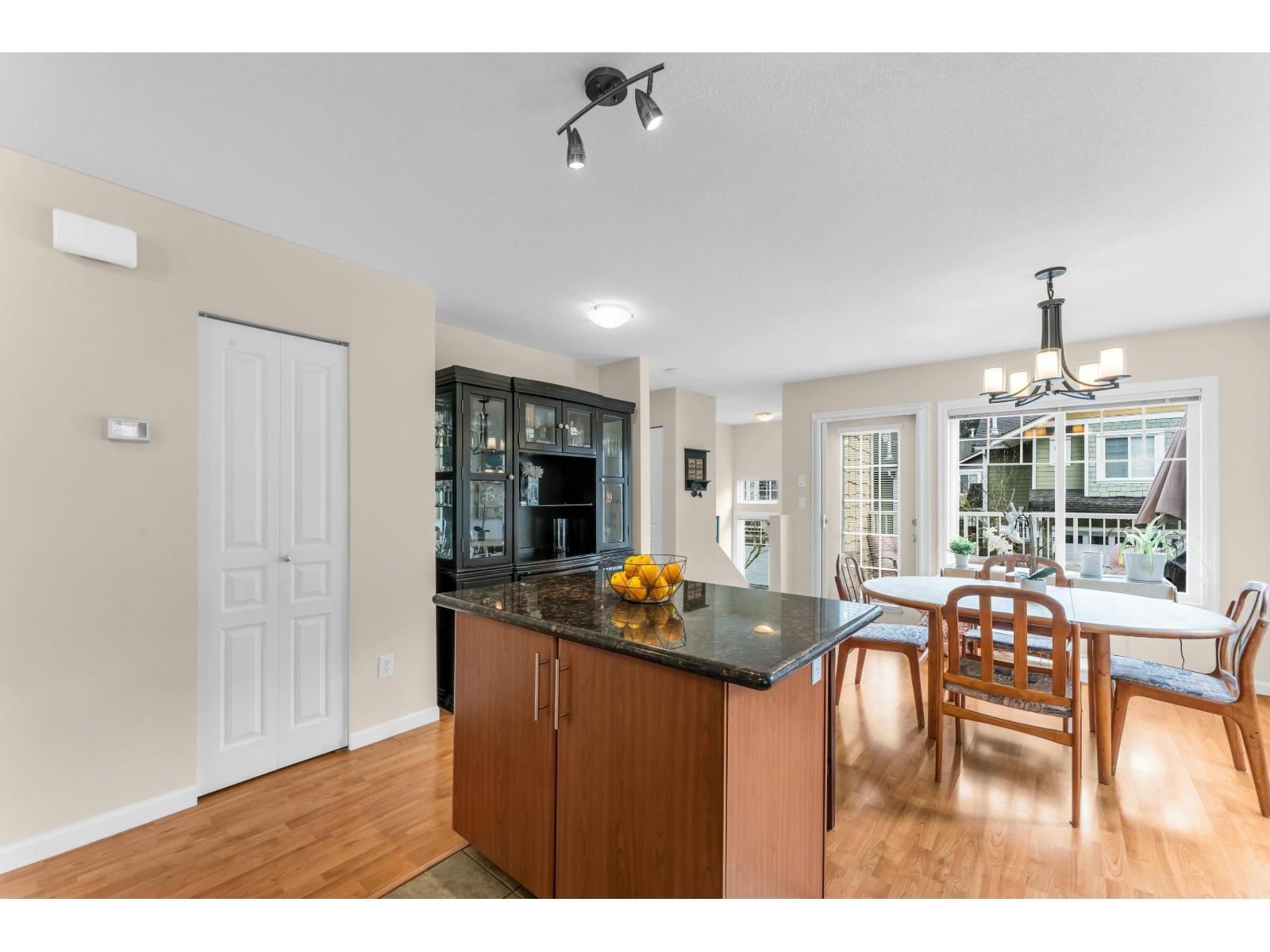 6 6110 138 Street Property Photo 14